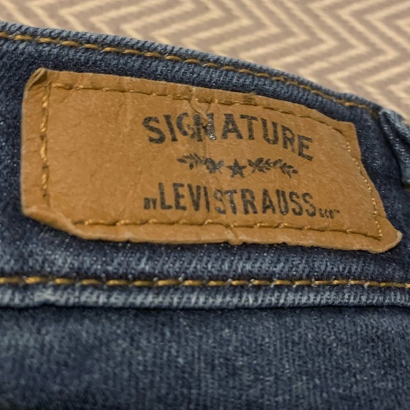 Levi’s Signature modern slim cuffed jeans. Size 22. EUC. - Picture 7 of 8